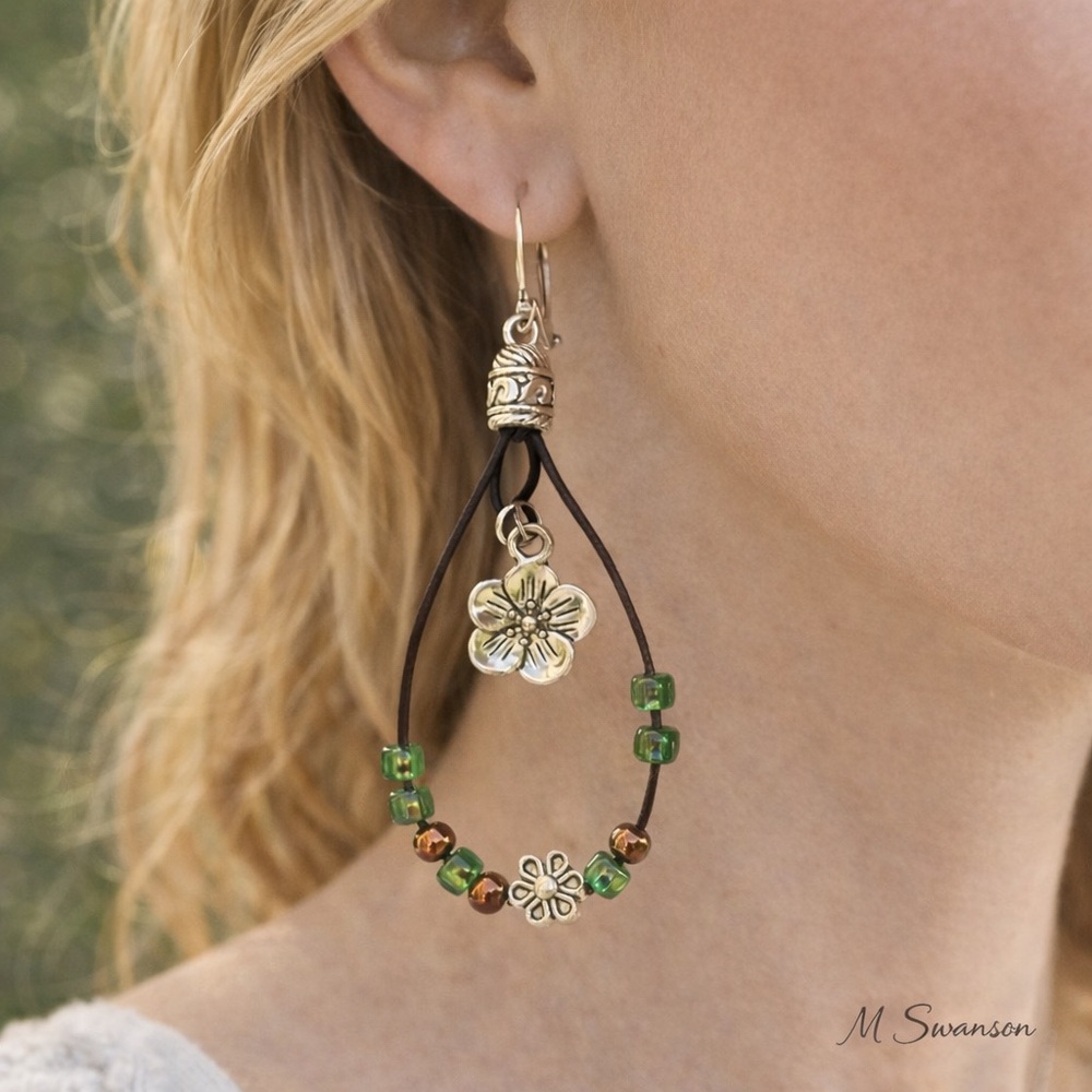 NEW Boho Silver and Green Floral Beaded Dangle Earrings - Picture 1 of 3